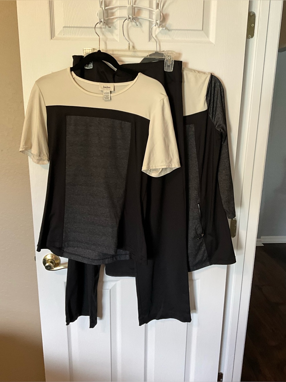Neiman Marcus Exclusive 3-Piece Colorblock Travel Pant Set
